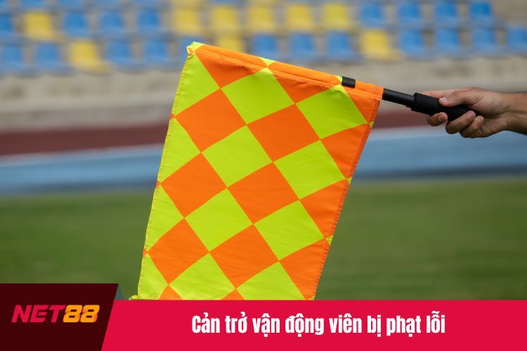 Cản trở vận động viên bị phạt lỗi