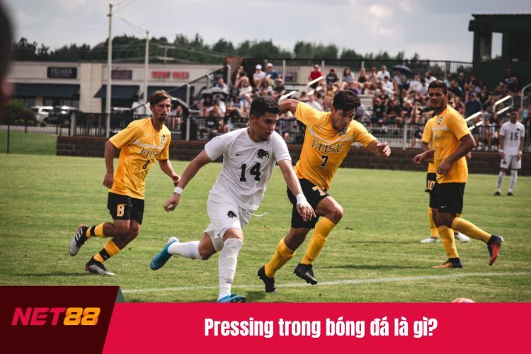 Pressing trong bóng đá là gì?